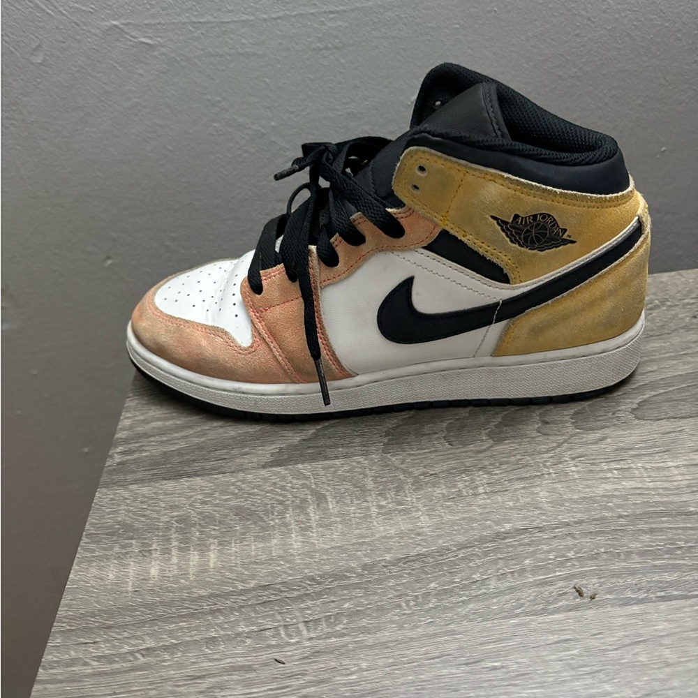 Jordan Kids Sneakers Black, White, and Orange - Picture 2 of 9